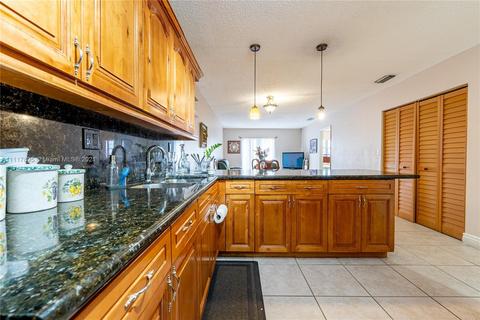 830 W 73rd Pl, Hialeah, FL 33014 photo 12