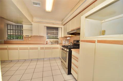 56 E 65th St, Hialeah, FL 33013 photo 9