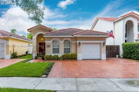 7355 Coldstream Dr, Hialeah, FL 33015 photo 1