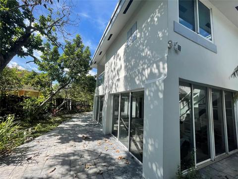 710 E 13th St, Hialeah, FL 33010 photo 5