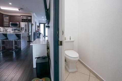 19980 NW 78th Path, Hialeah, FL 33015 photo 28