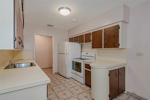 80 E 54th St, Hialeah, FL 33013 photo 11