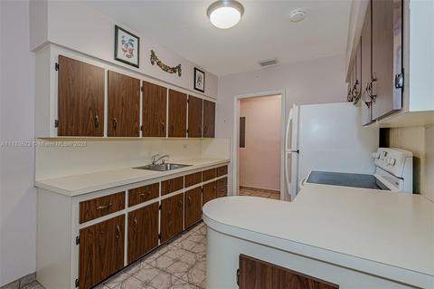 80 E 54th St, Hialeah, FL 33013 photo 10