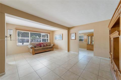 721 E 42nd St, Hialeah, FL 33013 photo 2
