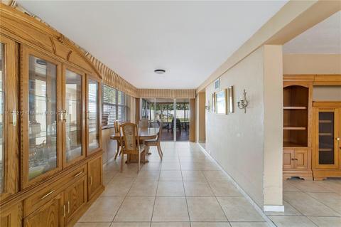 721 E 42nd St, Hialeah, FL 33013 photo 4