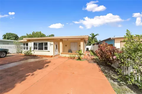 721 E 42nd St, Hialeah, FL 33013 photo 1