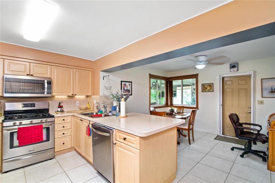 1916 SW 48th Ave, Fort Lauderdale, FL 33317 photo 17