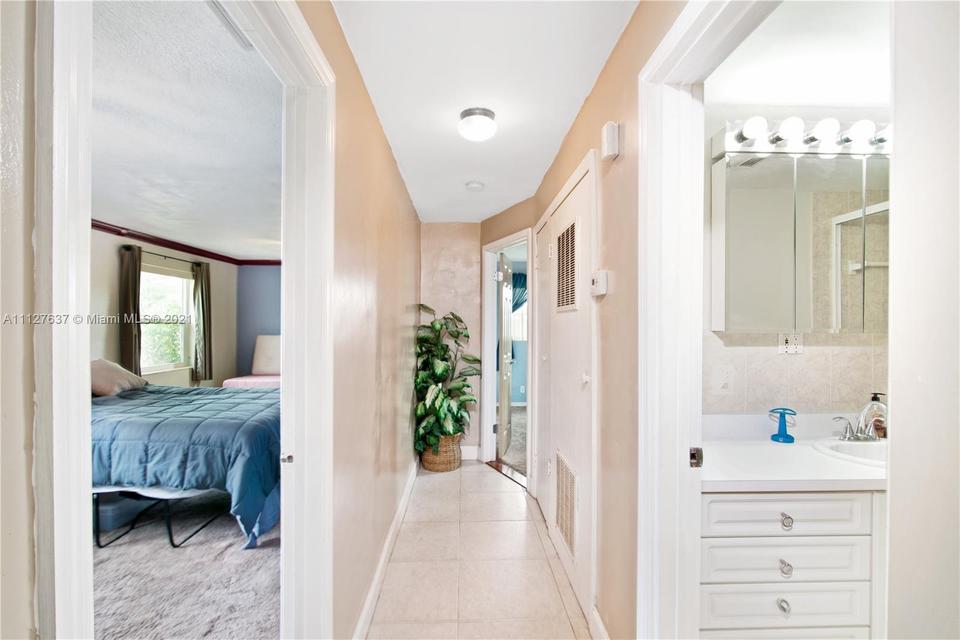  1916 SW 48th Ave, Fort Lauderdale, FL 33317 photo 23