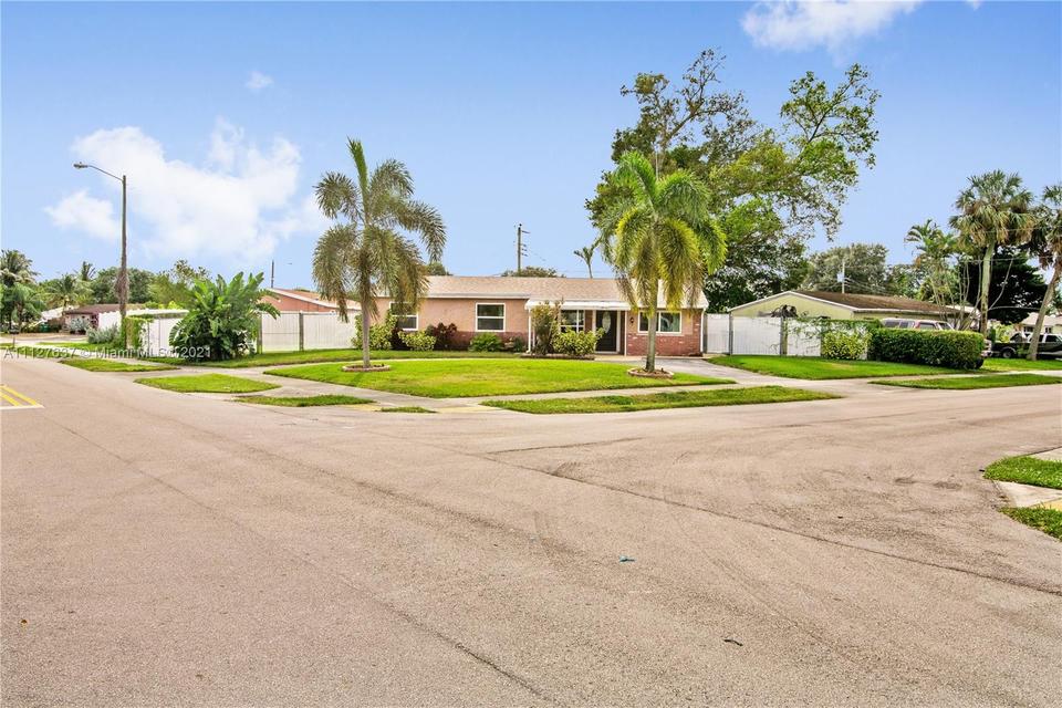  1916 SW 48th Ave, Fort Lauderdale, FL 33317 photo 40