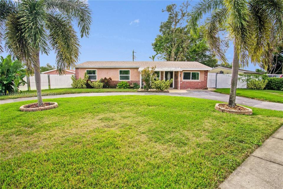  1916 SW 48th Ave, Fort Lauderdale, FL 33317 photo 1
