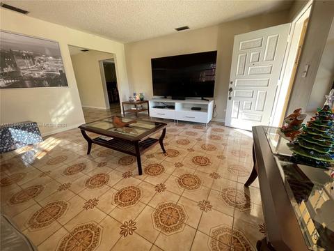 165 E 44th St, Hialeah, FL 33013 photo 5