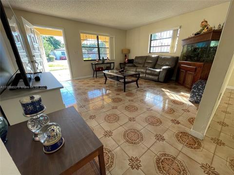 165 E 44th St, Hialeah, FL 33013 photo 3