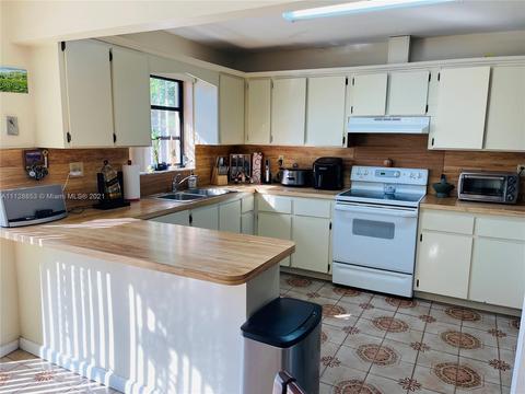 165 E 44th St, Hialeah, FL 33013 photo 11
