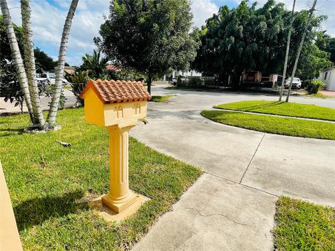 165 E 44th St, Hialeah, FL 33013 photo 2