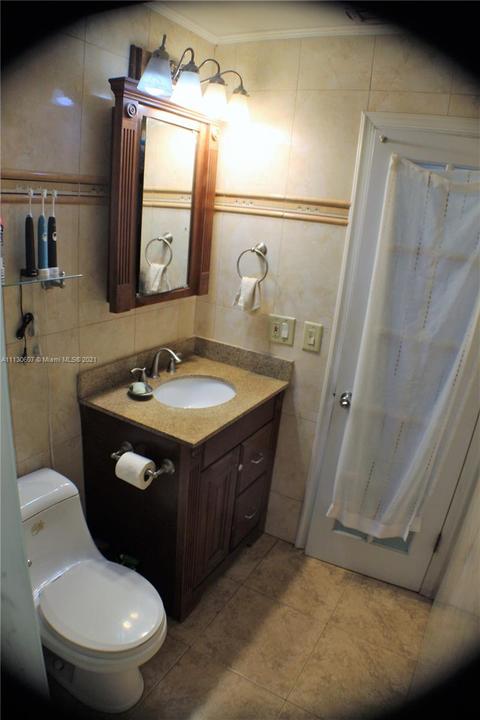 5175 E 8th Ln, Hialeah, FL 33013 photo 13
