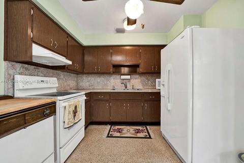 4984 E 8th Ct, Hialeah, FL 33013 photo 4