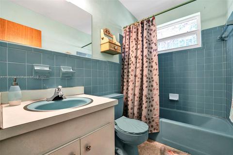 4984 E 8th Ct, Hialeah, FL 33013 photo 9
