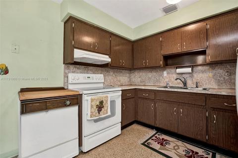 4984 E 8th Ct, Hialeah, FL 33013 photo 6