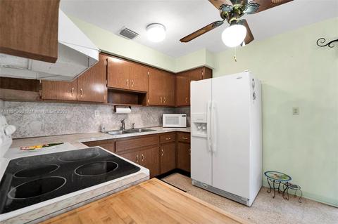4984 E 8th Ct, Hialeah, FL 33013 photo 5