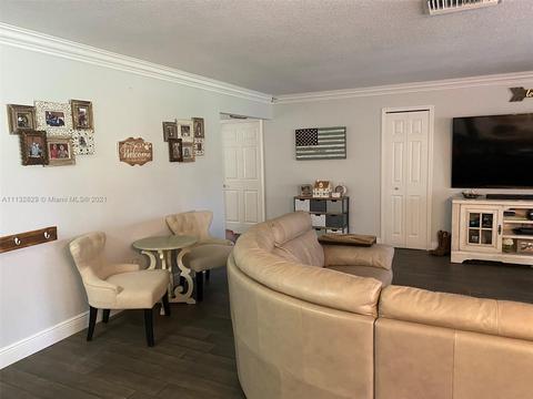 19013 E Lake Dr, Hialeah, FL 33015 photo 15