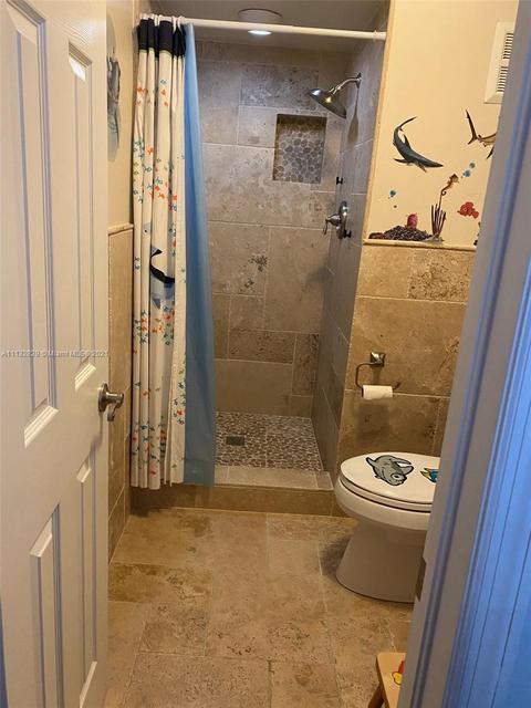 19013 E Lake Dr, Hialeah, FL 33015 photo 4