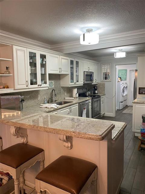 19013 E Lake Dr, Hialeah, FL 33015 photo 32