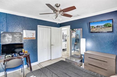 4599 E 9th Ln, Hialeah, FL 33013 photo 12