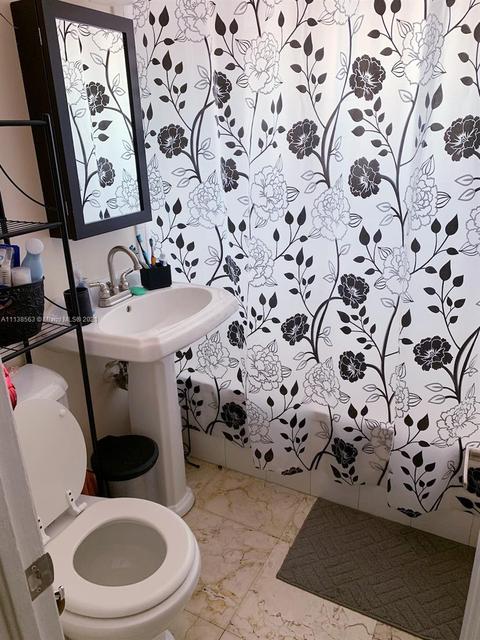 3445 E Palm Ct, Hialeah, FL 33013 photo 9