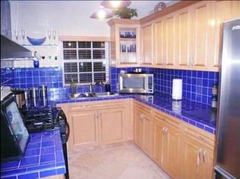 3445 E Palm Ct, Hialeah, FL 33013 photo 5