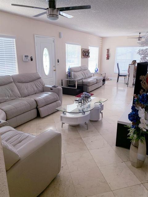 3445 E Palm Ct, Hialeah, FL 33013 photo 2