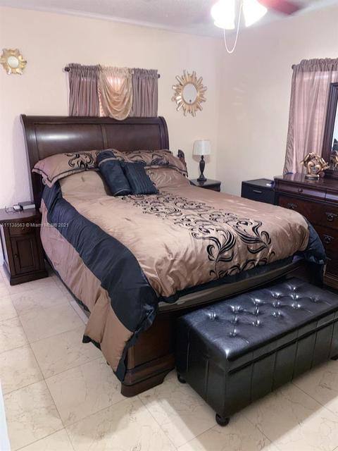 3445 E Palm Ct, Hialeah, FL 33013 photo 8