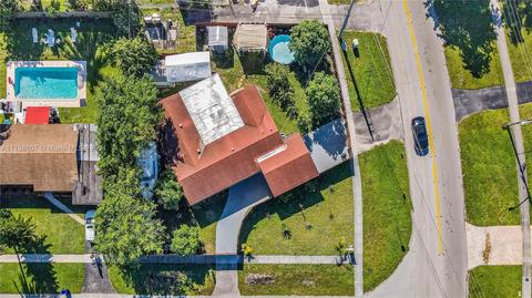 260 NW 38th Pl, Pompano Beach, FL 33064 photo 3