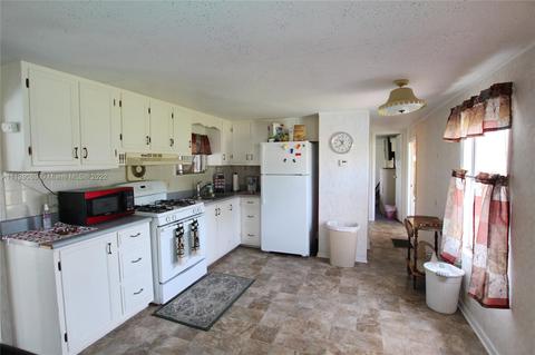 1041 Lake Cir, Okeechobee, FL 34974 photo 13