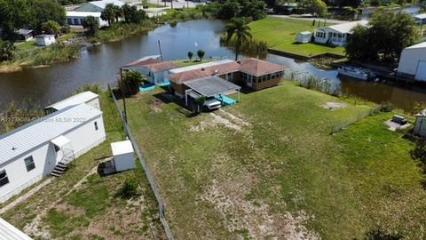 1041 Lake Cir, Okeechobee, FL 34974 photo 3