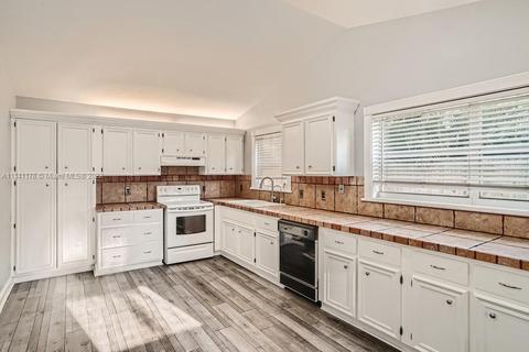 4596 SE Geneva Dr, Stuart, FL 34997 photo 9