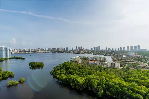 16385 Biscayne Blvd #2217, North Miami Beach, FL 33160