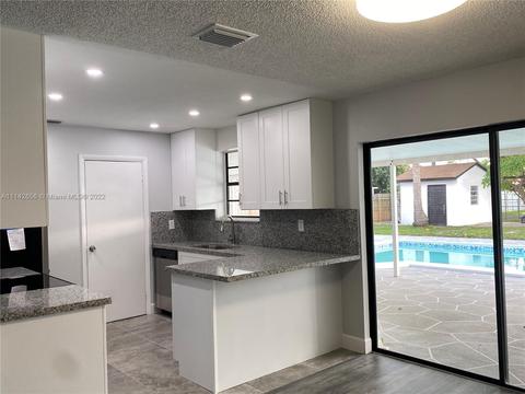 730 W 70th Pl, Hialeah, FL 33014 photo 4