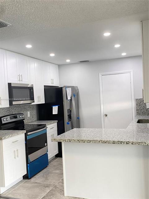 730 W 70th Pl, Hialeah, FL 33014 photo 5