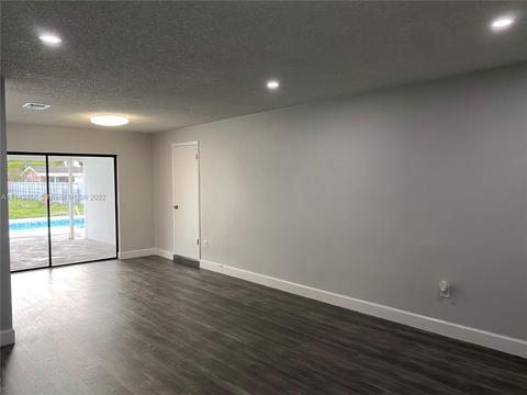 730 W 70th Pl, Hialeah, FL 33014 photo 8