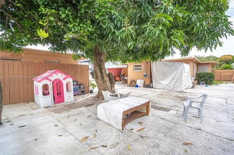 850 E 15th Pl, Hialeah, FL 33010 photo 9