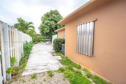 850 E 15th Pl, Hialeah, FL 33010 photo 8