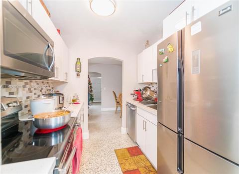 850 E 15th Pl, Hialeah, FL 33010 photo 16