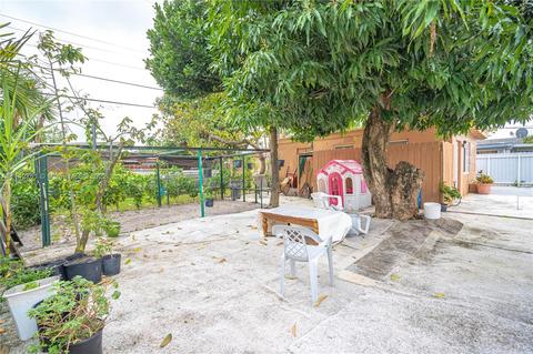 850 E 15th Pl, Hialeah, FL 33010 photo 7