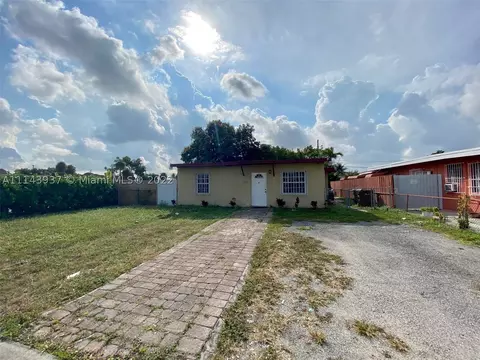 790 E 44th St, Hialeah, FL 33013 photo 1