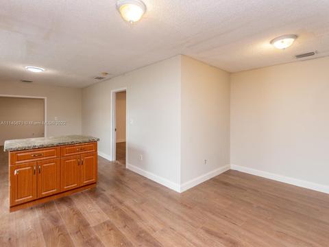 736 SE 8th Pl, Hialeah, FL 33010 photo 11