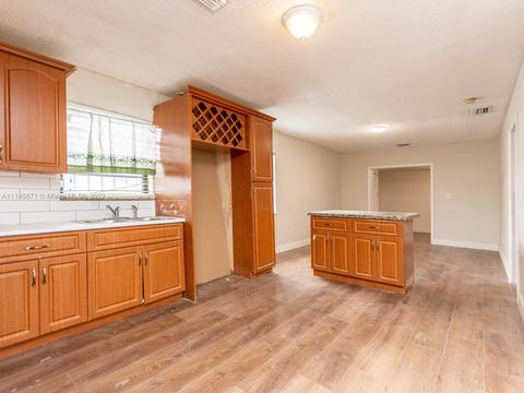 736 SE 8th Pl, Hialeah, FL 33010 photo 18