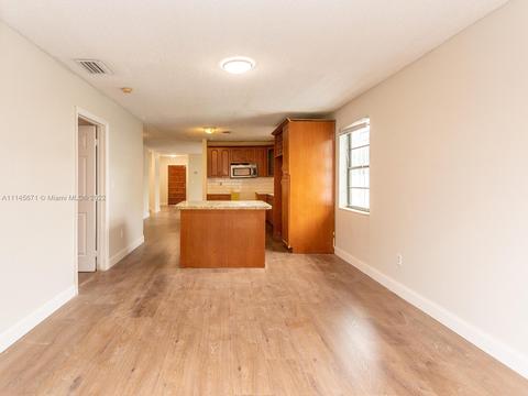 736 SE 8th Pl, Hialeah, FL 33010 photo 13