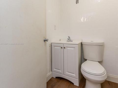 736 SE 8th Pl, Hialeah, FL 33010 photo 48