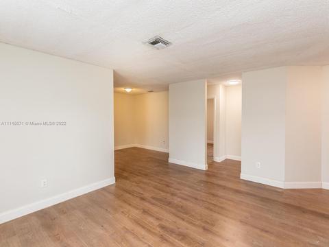 736 SE 8th Pl, Hialeah, FL 33010 photo 7