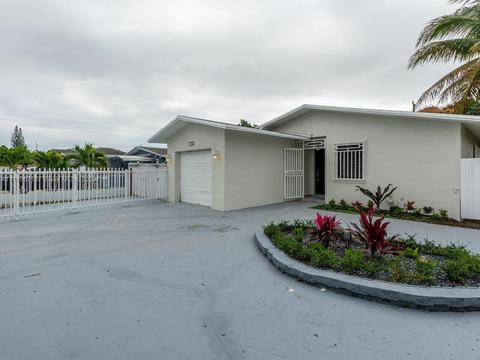 736 SE 8th Pl, Hialeah, FL 33010 photo 2